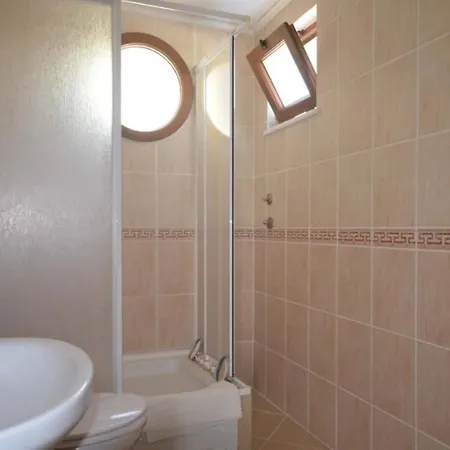 Villa Sleeps 6, Private Pool.close To Town. *