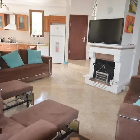 Villa Sleeps 6, Private Pool.close To Town. *